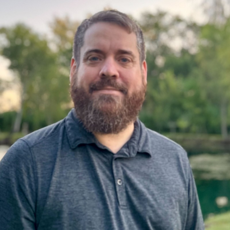Portrait of Emilio, CEO of OmniRoll